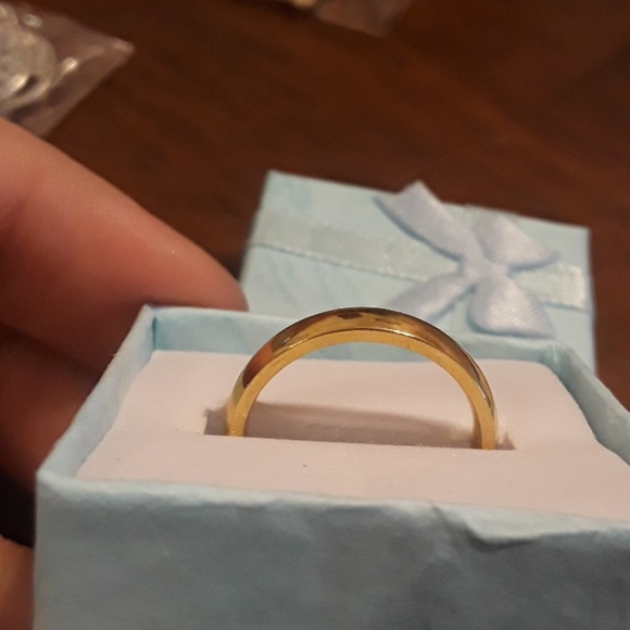 Women's Wedding Band Size 6 - Picture 2 of 4
